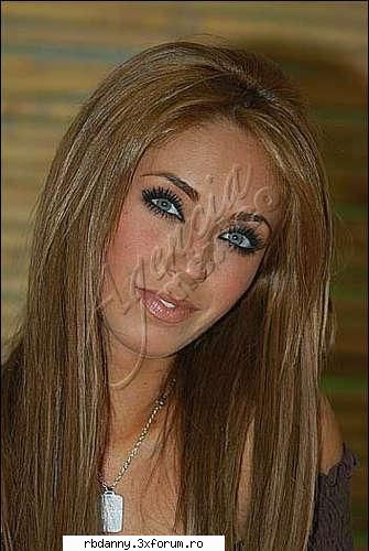Cn este mai tare...Anahi sau Dulce? - adina - Anahi